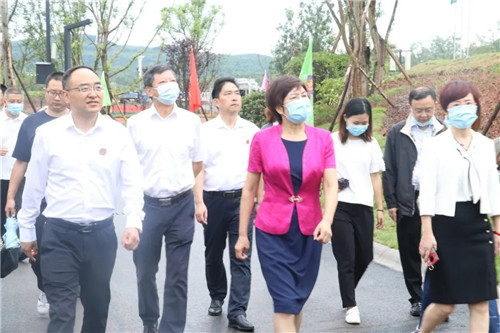 何蘋副市長調(diào)研我校開學與防疫工作