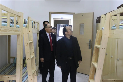 兄弟學(xué)校參觀學(xué)習(xí)，交流分享攜手奮進(jìn)