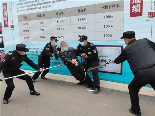 反恐防暴不松懈 筑牢校園安全線——成外德陽校區(qū)開展校園防暴恐應(yīng)急處置演練