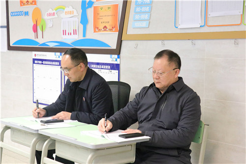 把脈課堂 指點(diǎn)迷津——龔校長深入我校教師課堂