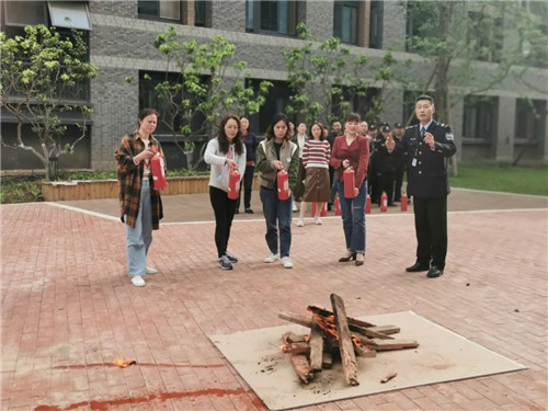 開展消防安全培訓 全力確保校區(qū)平安 ——成外德陽校區(qū)消防安全知識培訓
