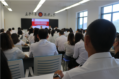 老師們認真聆聽.png