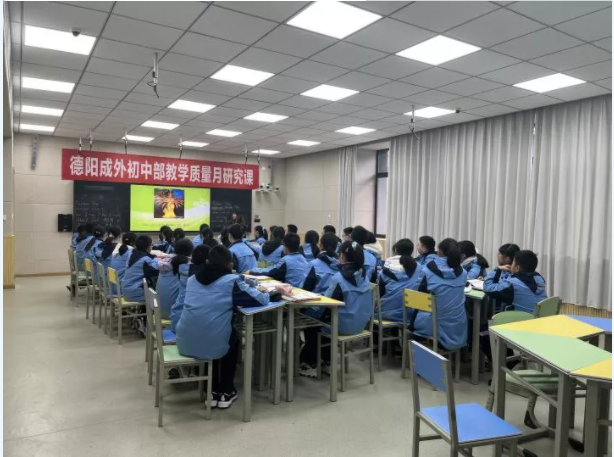 培養(yǎng)學(xué)科素養(yǎng)，探究?jī)?yōu)效課堂