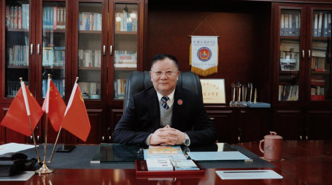 深耕教育三十余載，成外校長龔智發(fā)的豪情與壯義：讓外語與競賽“聯(lián)手”，讓文理科并駕齊驅(qū)！