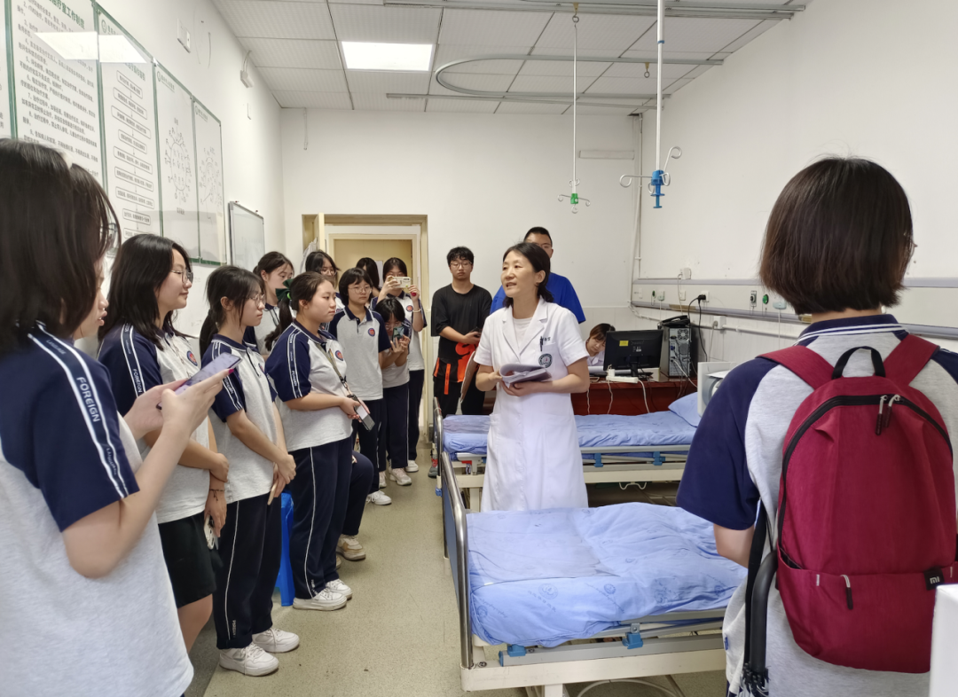 職等你來③||成外高中部樹洞心理社開展心身醫(yī)學(xué)體驗(yàn)交流活動(dòng)